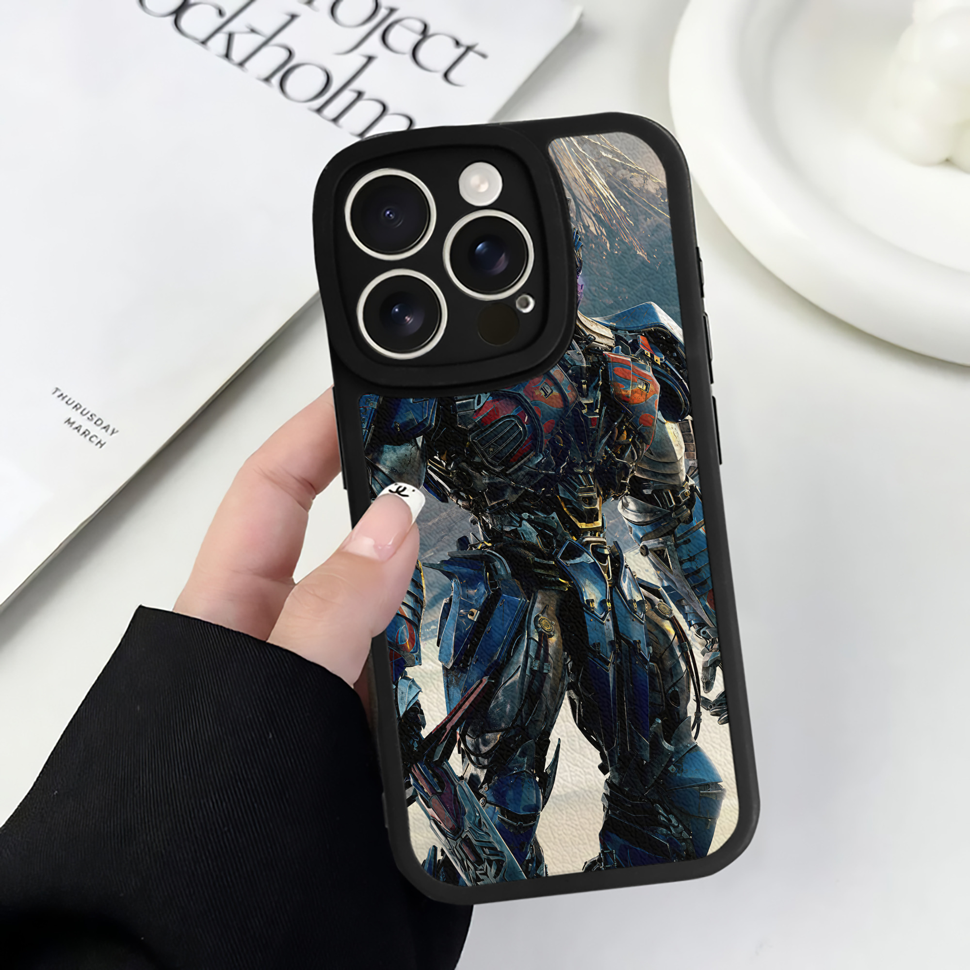 （画像用） Transformers トランスフォーマー 【iPhone 16シリーズ対応】シリコンスマホケース（レザー調） 材質：シリコン